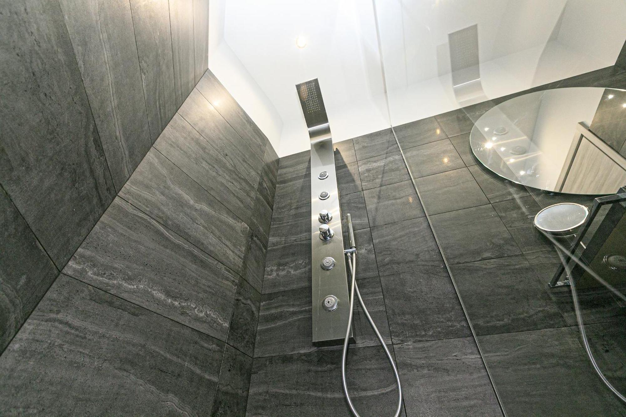 Dclass Acquario Chocolate Apartment